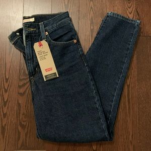 Levi’s High Waisted Mom Jeans Size 25